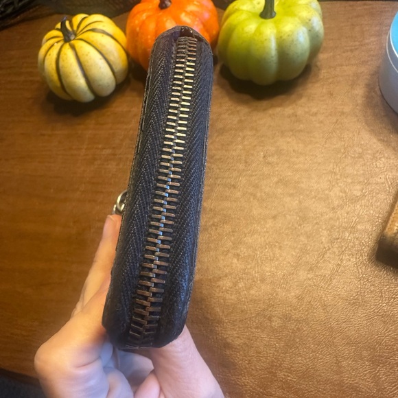 Gucci GG Black Leather Wallet with Silver Logo Charm Women’s Luxury - Picture 6 of 14